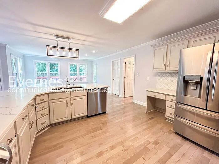 5950 Henley Dr — Photo 6