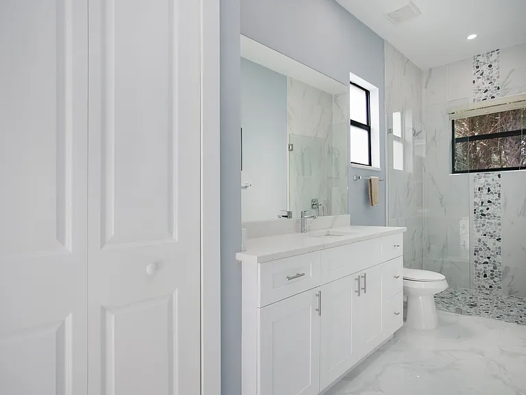 second bathroom en suite