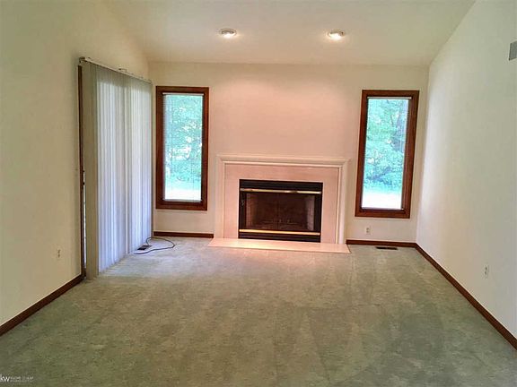 4th image of 19047 Carmelo Dr N #129