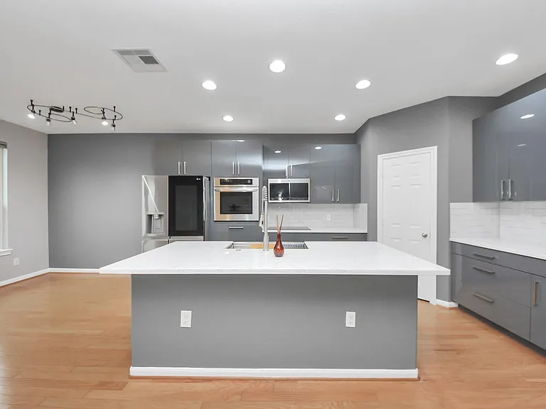 10062 Hillside Bayou Dr — Photo 25