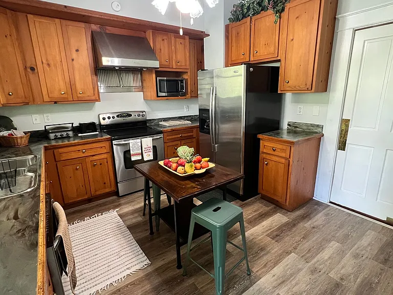 523 W Oak St — Photo 18