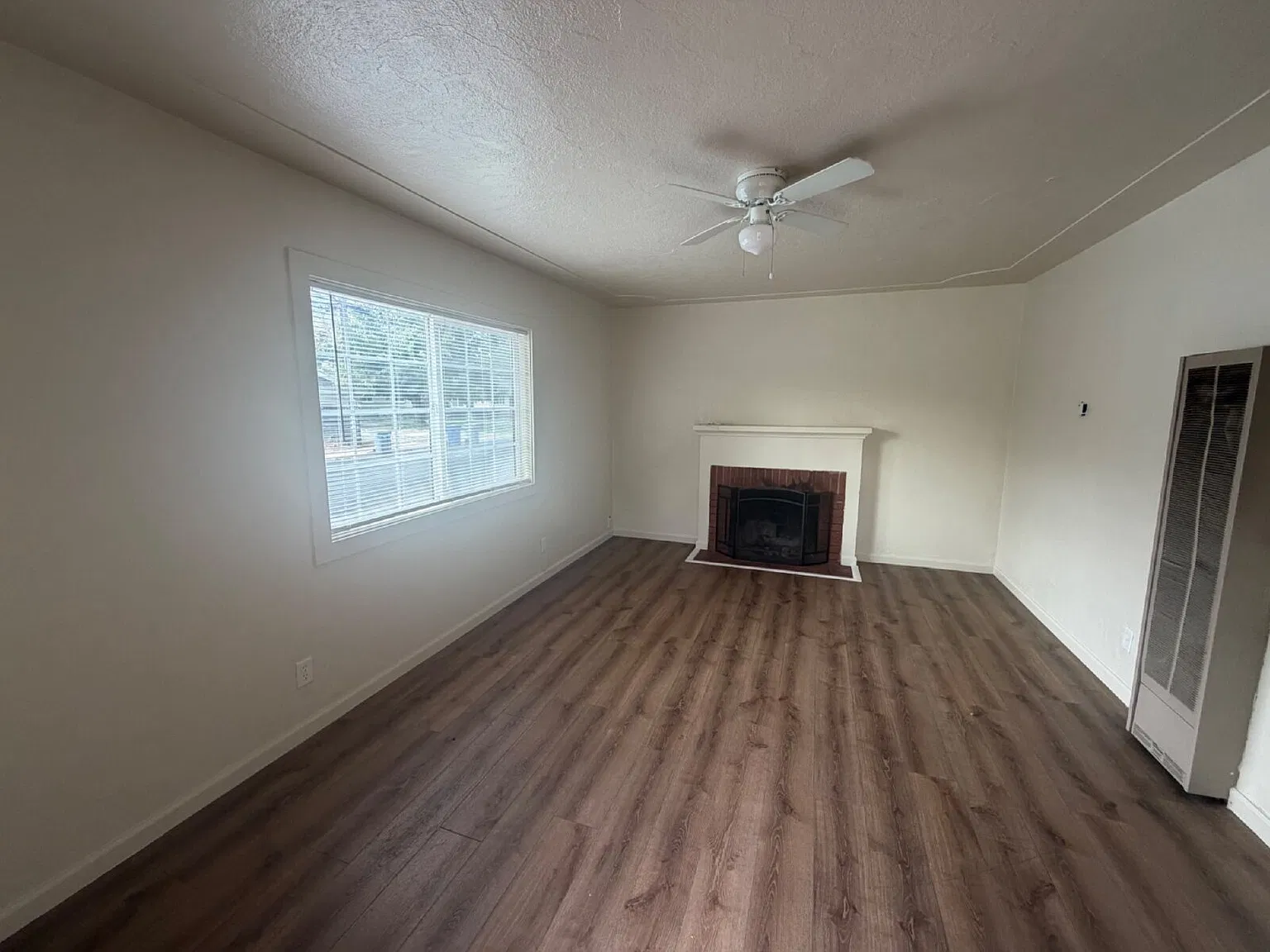 2 bed, 1.0 bath, 1050 sqft, $1,550 — Photo 2