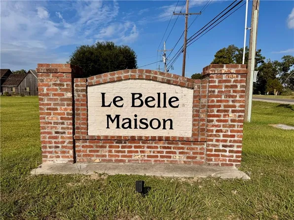 385 Le Belle Maison Dr, Raceland, LA 70394