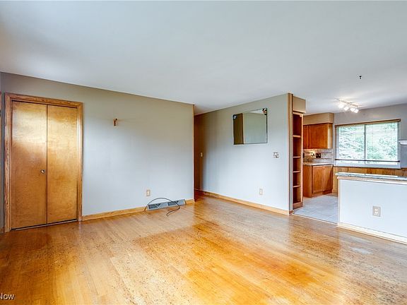 5th image of 73 Sunrise Blvd E