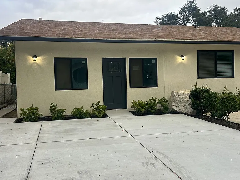 1107 Ojai Rd — Photo 1
