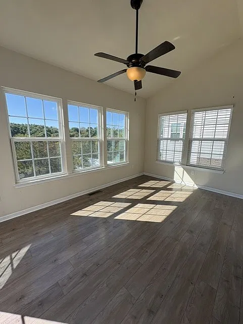 4 bed, 2.5 bath, 2366 sqft, $4,000 — Photo 4