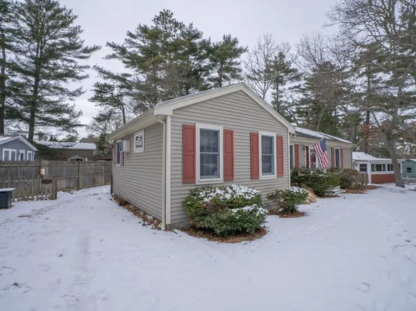 10 Pine Lake Dr, Wareham, MA 02571