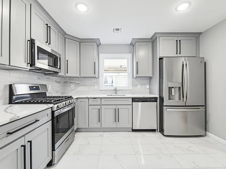 531 Livingston St #B — Photo 5