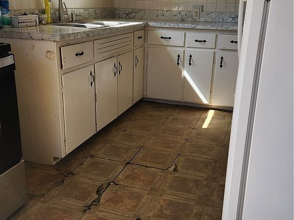 4th image of 9135 Plank Rd