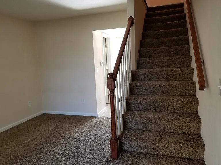 305 Meadow Dr — Photo 12