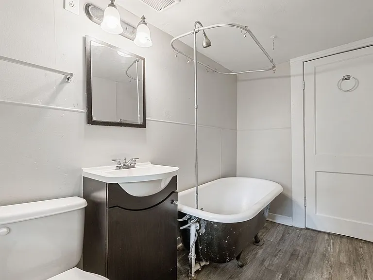 Duplex Apartment on 17th Avenue — Photo 11
