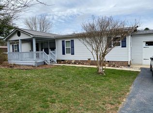 512 Howard Gap Rd, Fletcher, NC 28732