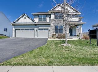 8688 Ambergate Dr, Victoria, MN 55386
