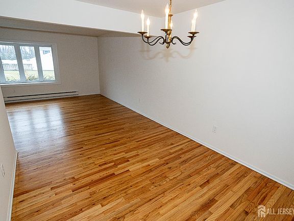 3rd image of 21 Sherwood Rd