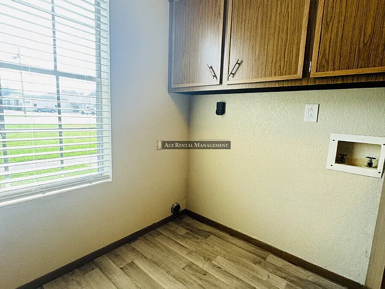 3527 Helena Ave #9 — Photo 10