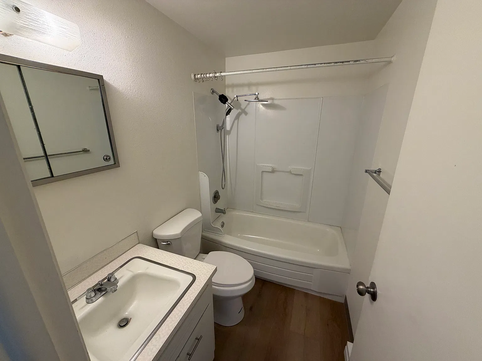 2 bed, 700 sqft, $1,050 — Photo 2