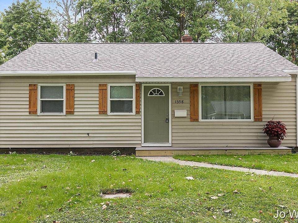 1st image of 1358 Eastern Pl NE