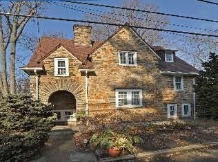 35 W Hampton Rd, Philadelphia, PA 19118