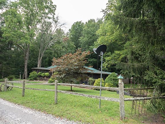 4th image of 64 Cedar Wood Dr