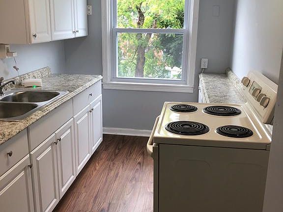 4th image of 2244 Berryhill St