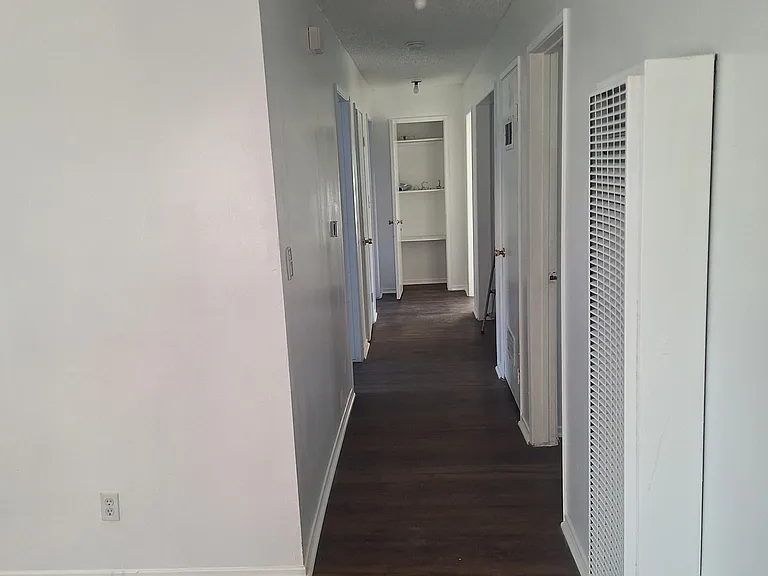 1018 W 93rd St #1 — Photo 1