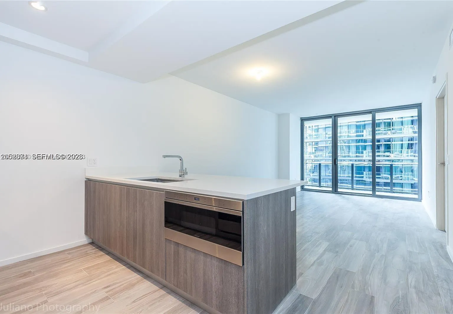 1 bed, 881 sqft, $4,100 — Photo 1