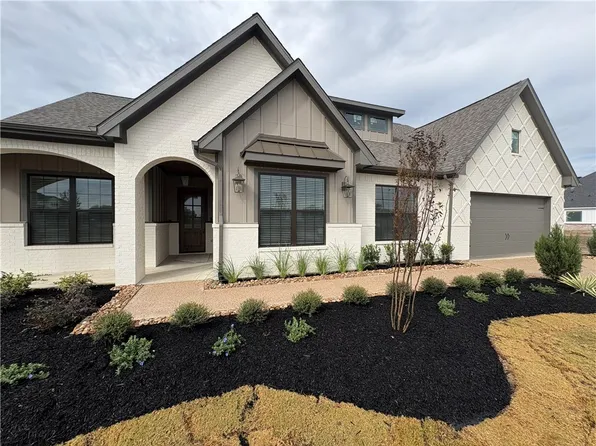 4600 Coral River Rd, College Station, TX 77845