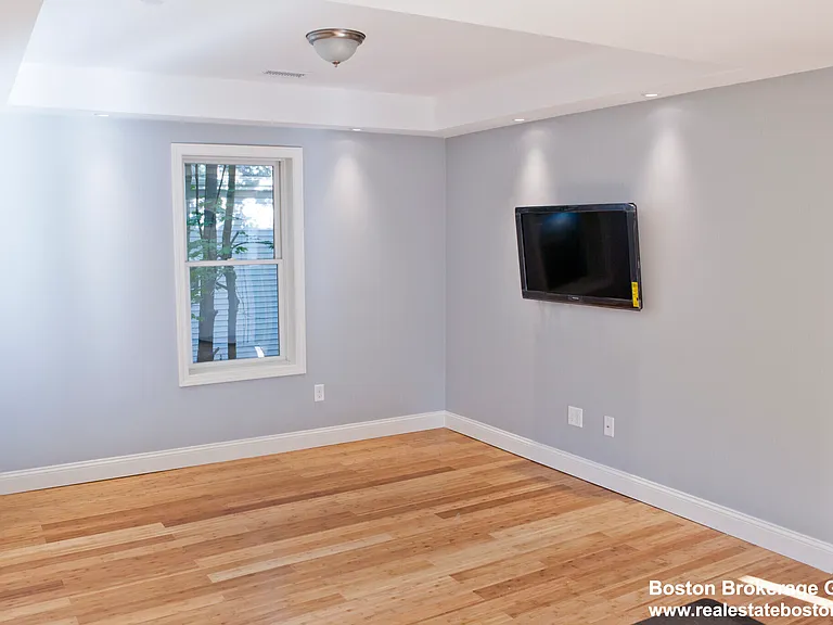 35 Forbes St #2 — Photo 3