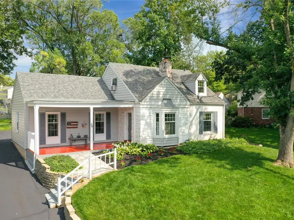 56 Berry Wood Dr, Saint Louis, MO 63122