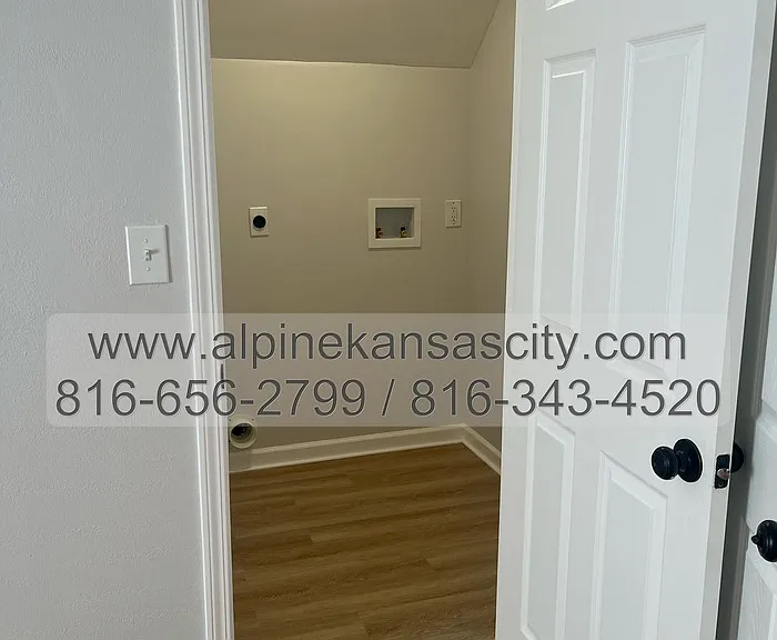 7131 Main St #UPPER — Photo 10