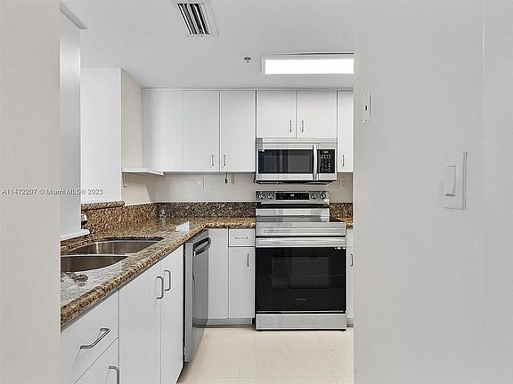 4th image of 650 West Ave APT 2505