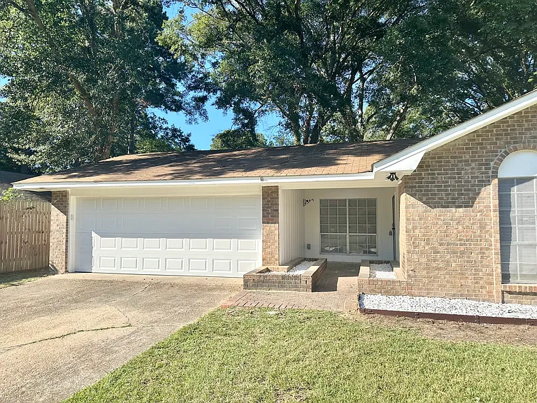 1520 Westbrook Rd — Photo 2