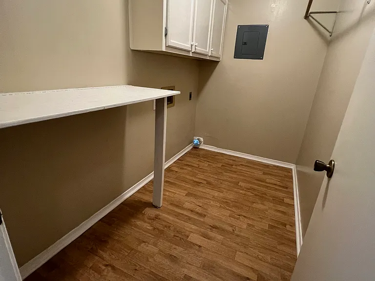 2366 Trafalgar Dr — Photo 19