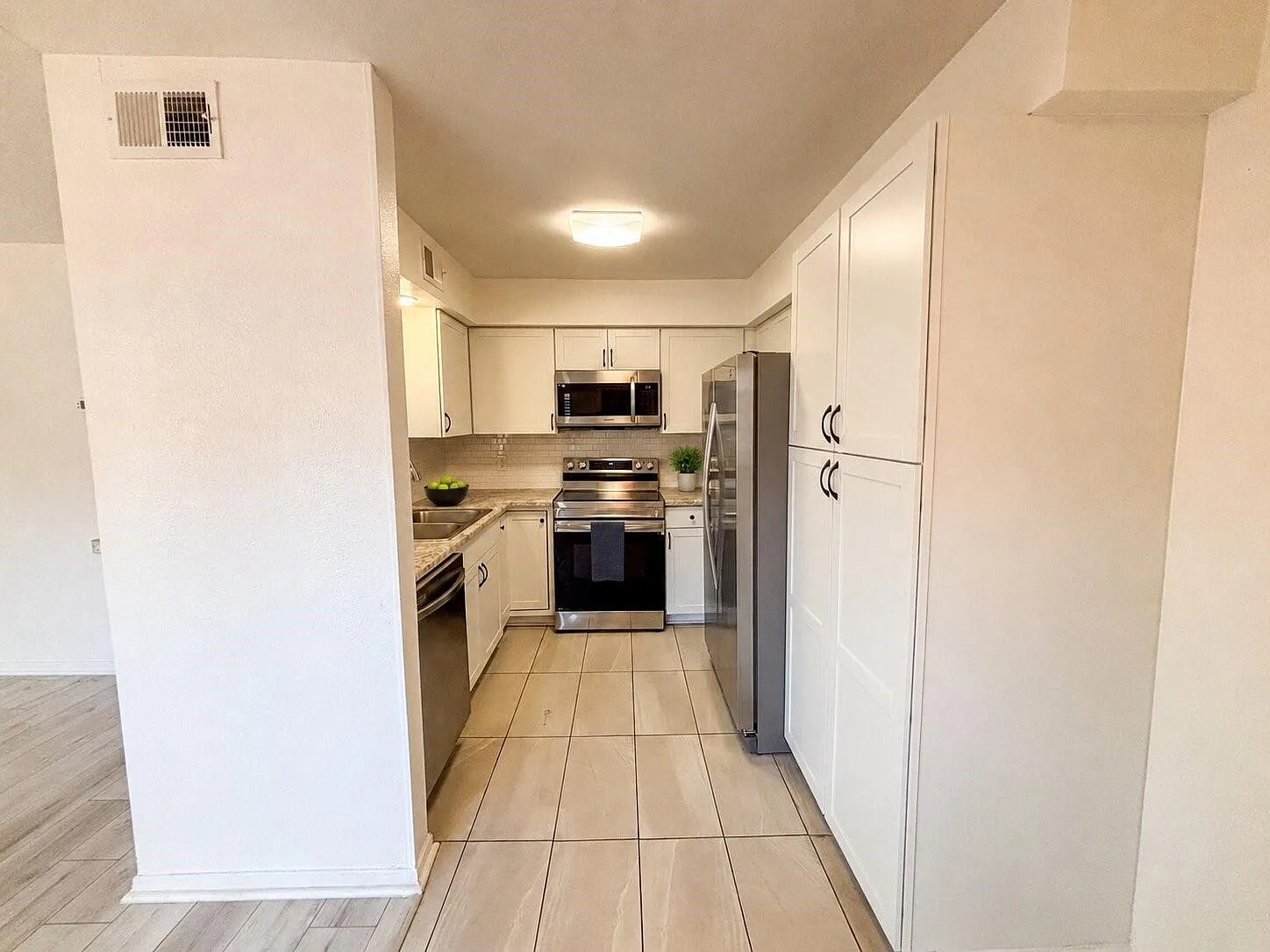 3 bed, 2.5 bath, 1510 sqft, $1,975 — Photo 4