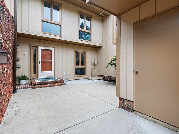 4th image of 204 Tweed Cir