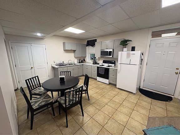 2nd image of 1990 Kinridge Rd #Basement