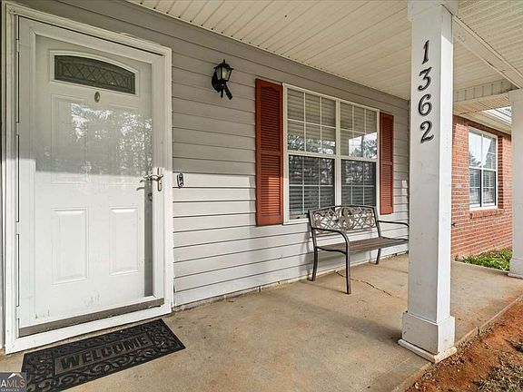 3rd image of 1362 Tara Rd
