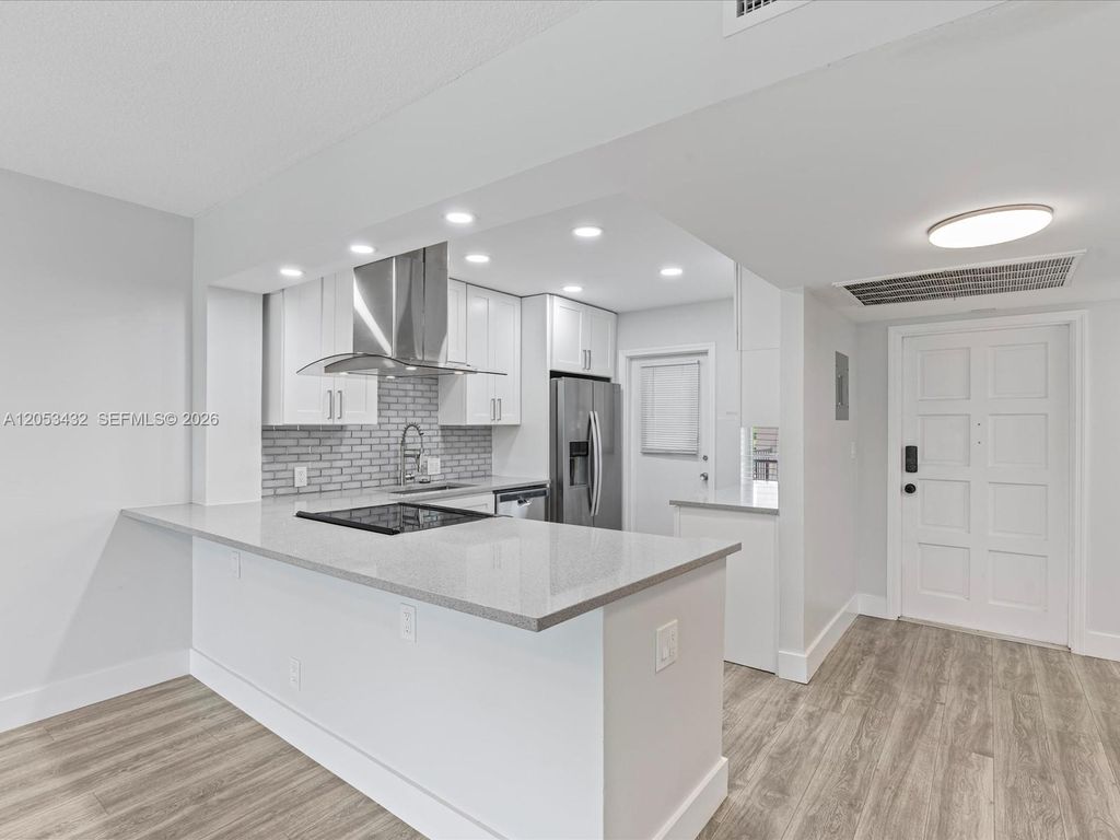3150 N Palm Aire Dr APT 406, photo 7