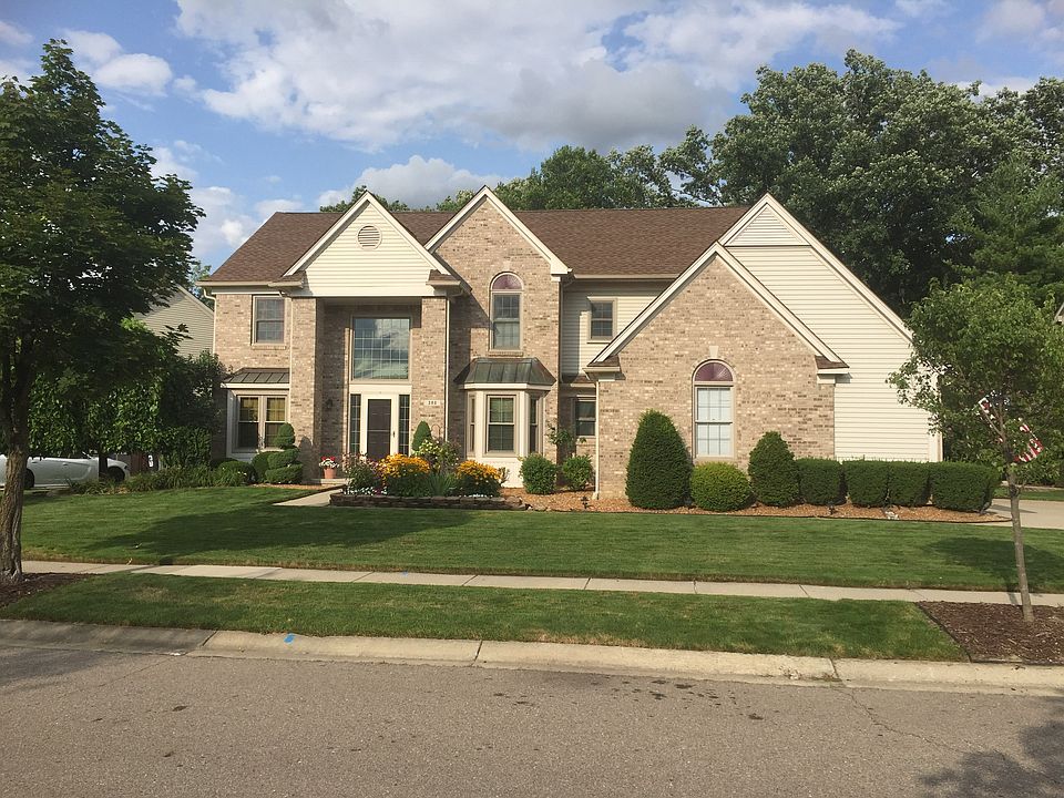 1st image of 380 Country Club Ln