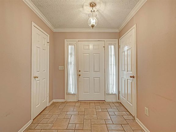 5th image of 18175 Holly Green Dr
