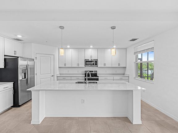 5th image of 5674 Melbourne Court Ave #7711