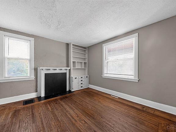 3rd image of 2874 Montana Ave