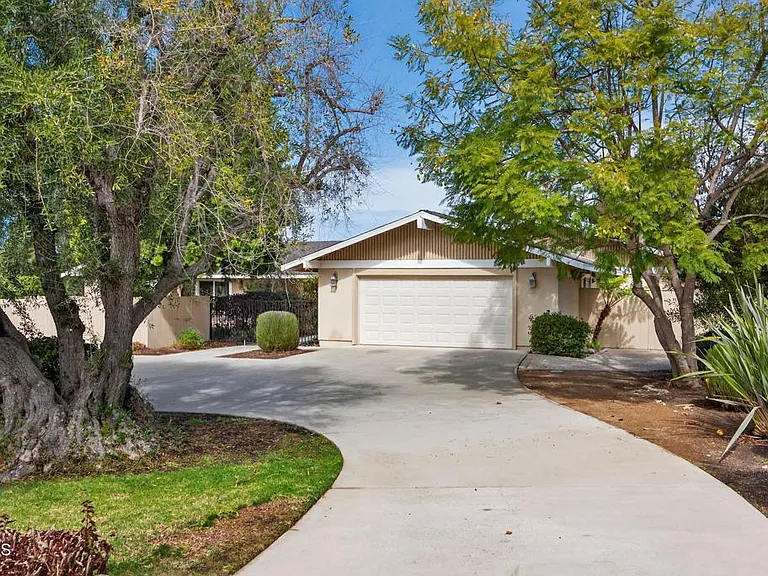 1525 Fairway Dr — Photo 1