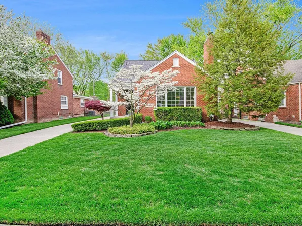 1898 Manchester Blvd, Grosse Pointe Woods, MI 48236