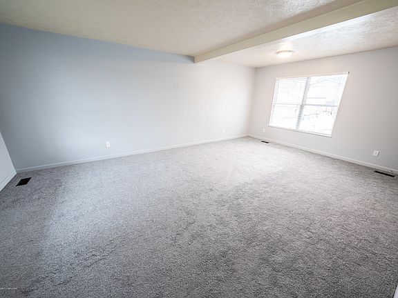 5th image of 615 Harriet Ave