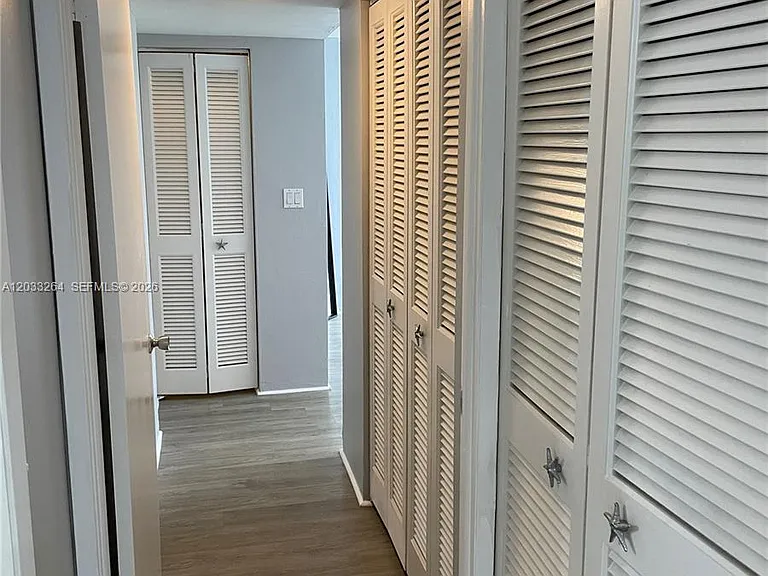 600 NE 36th St #211 — Photo 10