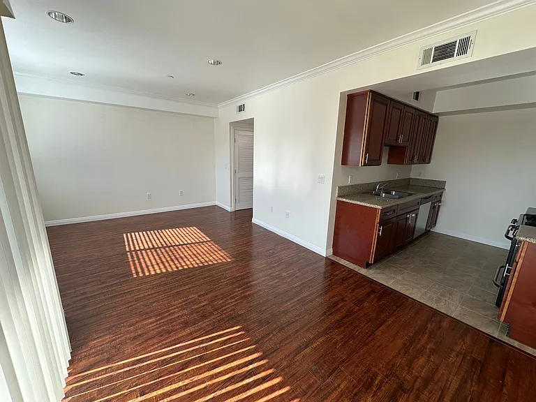 Vesper Avenue — Photo 20
