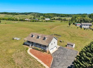 2210 Isle Of Pines Dr, Moneta, VA 24121