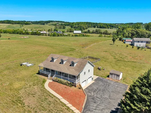 2210 Isle Of Pines Dr, Moneta, VA 24121