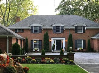 8 Sagamore Hill Rd, Oyster Bay, NY 11771